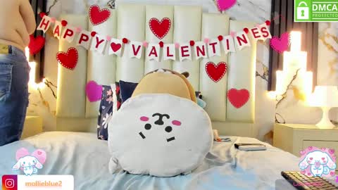 Snapshot of molliebue1 chatting on February 2025 06:19:01 PM Hey Guys Im Mollie online show from February 2025 06:19:01 PM