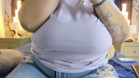 Snapshot of molliebue1 chatting on March 2025 02:29:01 AM Hey Guys Im Mollie online show from March 2025 02:29:01 AM