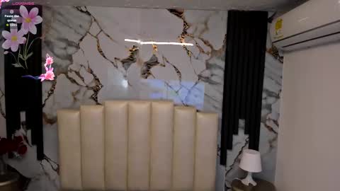 Snapshot of molliebue1 chatting on September 2025 12:27:02 PM Hey Guys Im Mollie online show from September 2025 12:27:02 PM