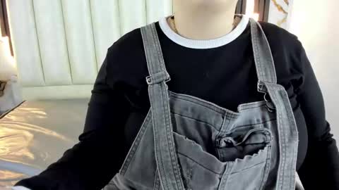 Snapshot of molliebue1 chatting on September 2025 12:28:02 PM Hey Guys Im Mollie online show from September 2025 12:28:02 PM