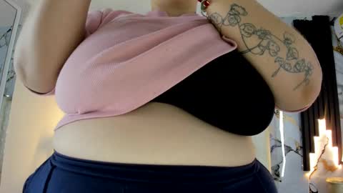 Snapshot of molliebue1 chatting on October 2025 12:47:01 PM Hey Guys Im Mollie online show from October 2025 12:47:01 PM