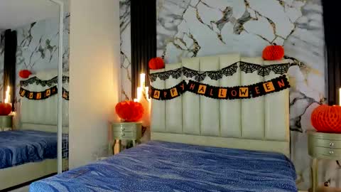 Snapshot of molliebue1 chatting on October 2025 01:01:02 PM Hey Guys Im Mollie online show from October 2025 01:01:02 PM