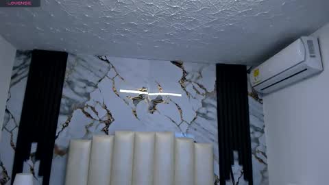 Snapshot of molliebue1 chatting on November 2025 12:17:01 PM Hey Guys Im Mollie online show from November 2025 12:17:01 PM