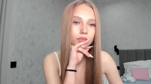 Snapshot of molly_555 chatting on November 2025 02:00:01 AM Sima online show from November 2025 02:00:01 AM