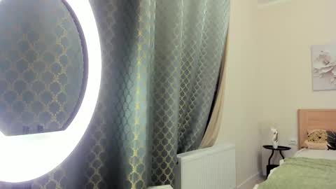 Snapshot of molly_555 chatting on December 2025 08:40:02 AM Sima online show from December 2025 08:40:02 AM