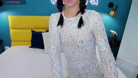 Snapshot of molly__cutie chatting on November 2025 02:04:02 AM Molly online show from November 2025 02:04:02 AM