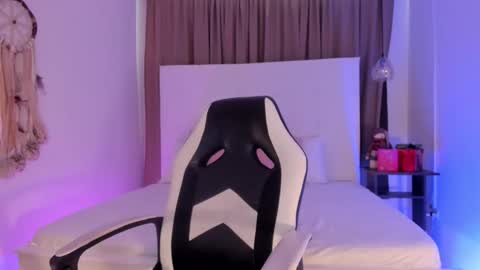 Snapshot of molly_beckers chatting on November 2025 03:27:01 PM online show from November 2025 03:27:01 PM