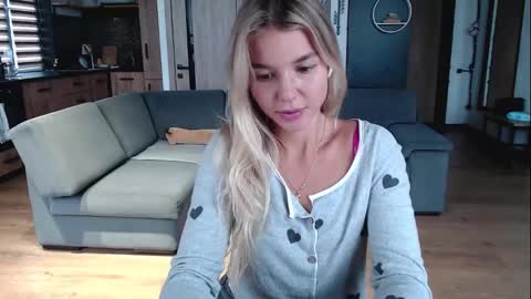 Snapshot of molly_bell chatting on September 2025 11:56:02 AM Molly online show from September 2025 11:56:02 AM