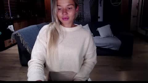 Snapshot of molly_bell chatting on November 2025 01:22:02 PM Molly online show from November 2025 01:22:02 PM