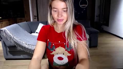 Snapshot of molly_bell chatting on December 2025 12:32:01 PM Molly online show from December 2025 12:32:01 PM