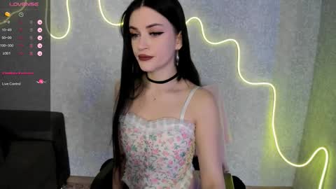 Molly - online show from November 2025 04:49:01 AM