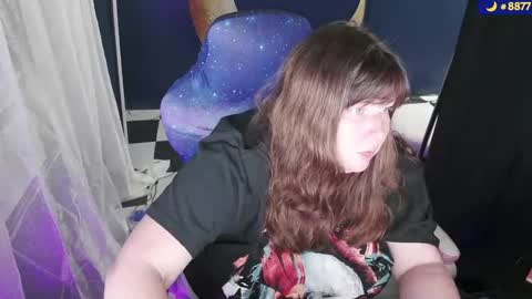 Snapshot of molly_moons chatting on October 2025 12:31:01 AM molly_moons online show from October 2025 12:31:01 AM