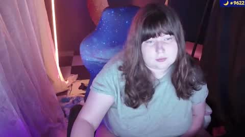 Snapshot of molly_moons chatting on October 2025 10:42:02 PM molly_moons online show from October 2025 10:42:02 PM