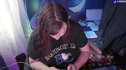 Snapshot of molly_moons chatting on October 2025 05:03:01 PM molly_moons online show from October 2025 05:03:01 PM