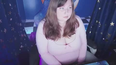 Snapshot of molly_moons chatting on October 2025 11:51:02 PM molly_moons online show from October 2025 11:51:02 PM