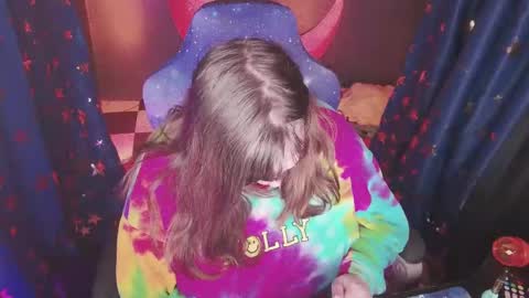 Snapshot of molly_moons chatting on October 2025 07:14:01 PM molly_moons online show from October 2025 07:14:01 PM