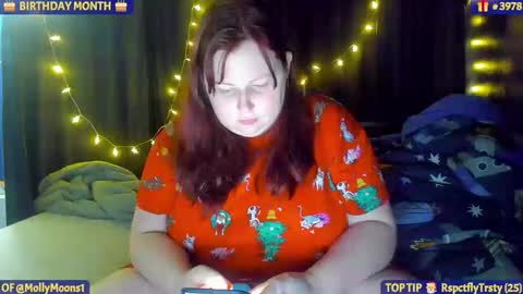 Snapshot of molly_moons chatting on December 2025 11:57:02 PM molly_moons online show from December 2025 11:57:02 PM
