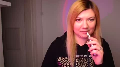 Snapshot of molly_moree chatting on January 2025 12:15:02 PM Molly online show from January 2025 12:15:02 PM