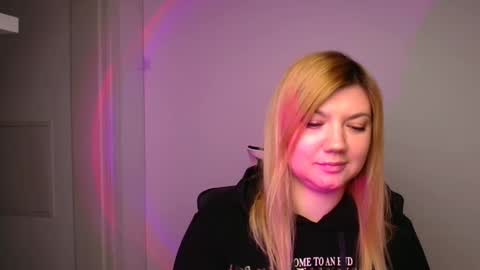 Snapshot of molly_moree chatting on January 2025 12:15:02 PM Molly online show from January 2025 12:15:02 PM