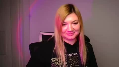 Snapshot of molly_moree chatting on January 2025 03:16:02 PM Molly online show from January 2025 03:16:02 PM