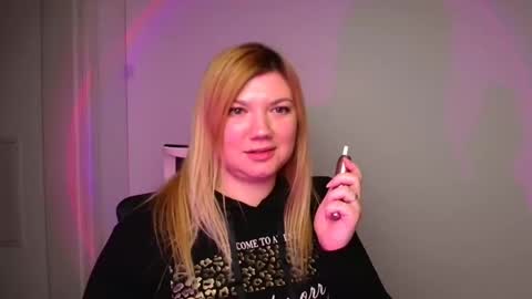 Snapshot of molly_moree chatting on January 2025 06:17:01 PM Molly online show from January 2025 06:17:01 PM