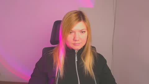 Snapshot of molly_moree chatting on January 2025 12:15:01 PM Molly online show from January 2025 12:15:01 PM