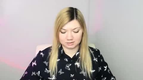 Snapshot of molly_moree chatting on January 2025 12:21:01 PM Molly online show from January 2025 12:21:01 PM