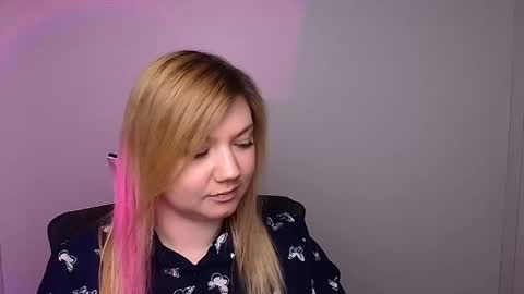 Snapshot of molly_moree chatting on January 2025 12:29:02 PM Molly online show from January 2025 12:29:02 PM