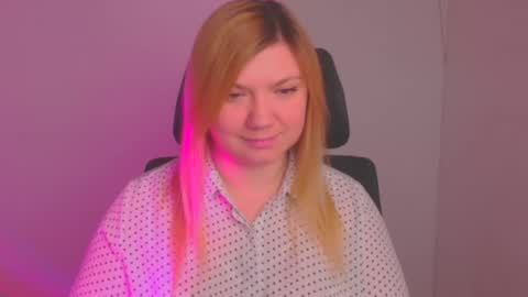 Snapshot of molly_moree chatting on February 2025 12:14:02 PM Molly online show from February 2025 12:14:02 PM