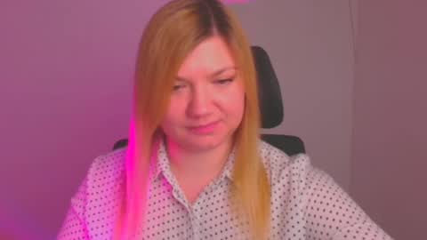 Snapshot of molly_moree chatting on February 2025 03:17:01 PM Molly online show from February 2025 03:17:01 PM