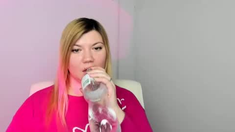 Snapshot of molly_moree chatting on February 2025 03:52:02 PM Molly online show from February 2025 03:52:02 PM