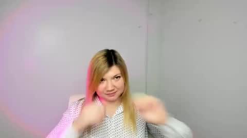 Snapshot of molly_moree chatting on February 2025 03:32:01 PM Molly online show from February 2025 03:32:01 PM