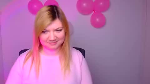 Snapshot of molly_moree chatting on February 2025 12:44:02 PM Molly online show from February 2025 12:44:02 PM