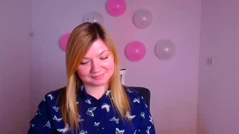 Snapshot of molly_moree chatting on February 2025 03:42:02 PM Molly online show from February 2025 03:42:02 PM