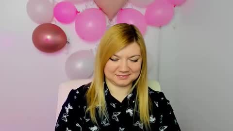 Snapshot of molly_moree chatting on February 2025 12:55:02 PM Molly online show from February 2025 12:55:02 PM