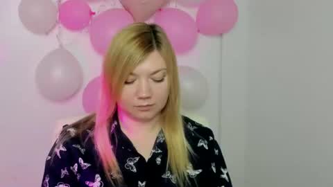 Snapshot of molly_moree chatting on March 2025 12:20:01 PM Molly online show from March 2025 12:20:01 PM