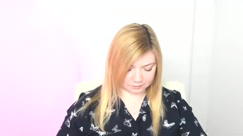 Snapshot of molly_moree chatting on March 2025 01:19:02 PM Molly online show from March 2025 01:19:02 PM