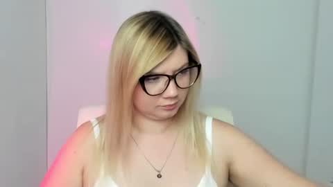 Snapshot of molly_moree chatting on September 2025 11:54:02 AM Molly online show from September 2025 11:54:02 AM