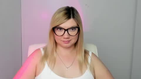 Snapshot of molly_moree chatting on September 2025 11:32:01 AM Molly online show from September 2025 11:32:01 AM