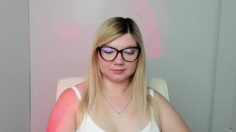 Snapshot of molly_moree chatting on September 2025 11:42:01 AM Molly online show from September 2025 11:42:01 AM