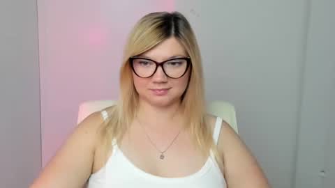 Snapshot of molly_moree chatting on September 2025 11:32:01 AM Molly online show from September 2025 11:32:01 AM