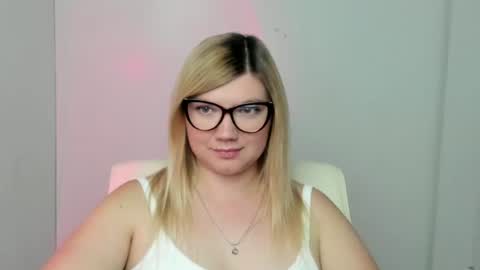 Snapshot of molly_moree chatting on September 2025 11:56:02 AM Molly online show from September 2025 11:56:02 AM