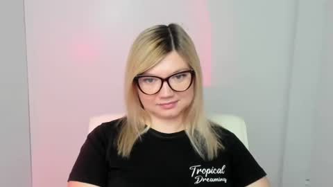 Snapshot of molly_moree chatting on September 2025 06:05:02 AM Molly online show from September 2025 06:05:02 AM