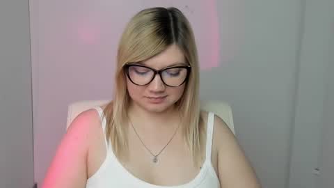 Snapshot of molly_moree chatting on September 2025 11:48:01 AM Molly online show from September 2025 11:48:01 AM