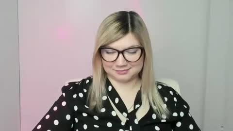 Snapshot of molly_moree chatting on October 2025 11:55:02 AM Molly online show from October 2025 11:55:02 AM