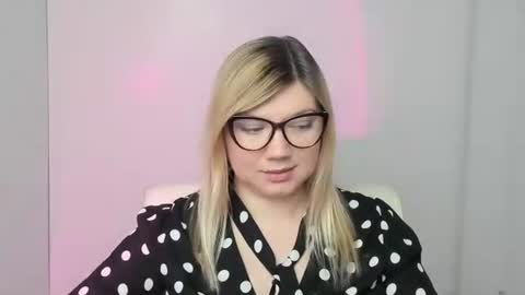 Snapshot of molly_moree chatting on October 2025 12:16:01 PM Molly online show from October 2025 12:16:01 PM