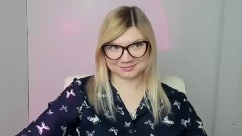 Snapshot of molly_moree chatting on October 2025 12:55:01 PM Molly online show from October 2025 12:55:01 PM