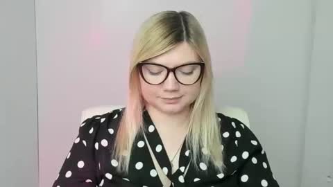 Snapshot of molly_moree chatting on October 2025 12:42:02 PM Molly online show from October 2025 12:42:02 PM