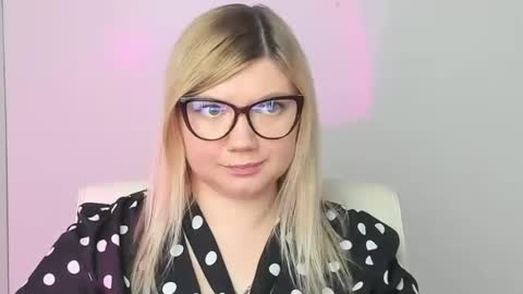 Snapshot of molly_moree chatting on November 2025 02:39:01 PM Molly online show from November 2025 02:39:01 PM