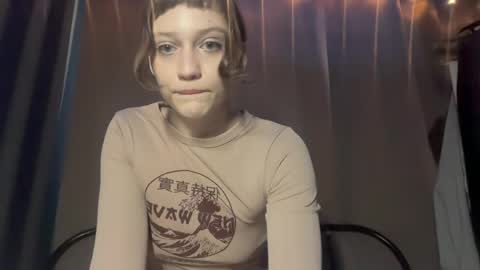 Snapshot of molly_poly chatting on April 2026 03:17:01 PM molly_poly online show from April 2026 03:17:01 PM